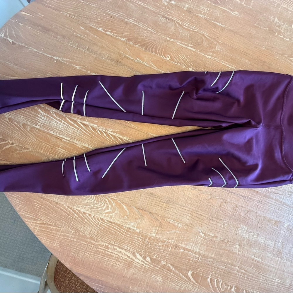 ALO Yoga sequence glow in the dark Plum Leggings - Picture 3 of 6